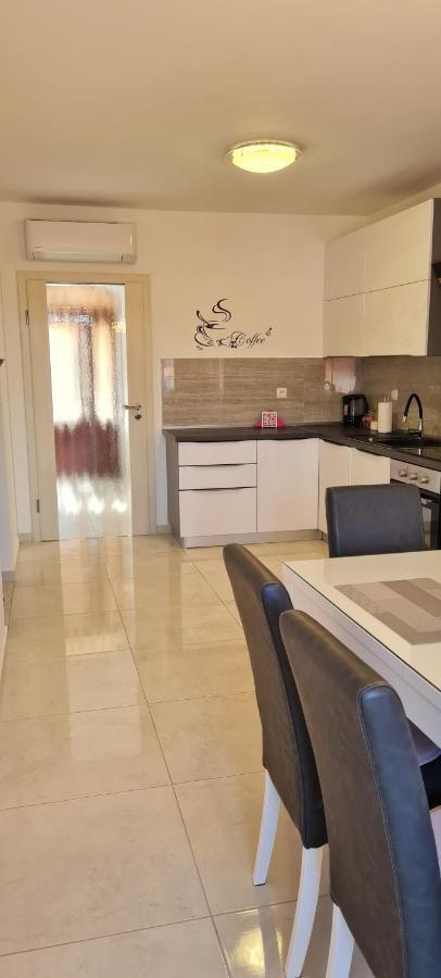 Apartman Tessa Vela Luka Buitenkant foto